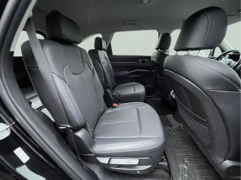 Used 2023 Kia Sorento EX image 18