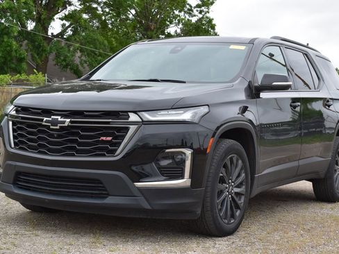 Used 2022 Chevrolet Traverse RS FWD image 1