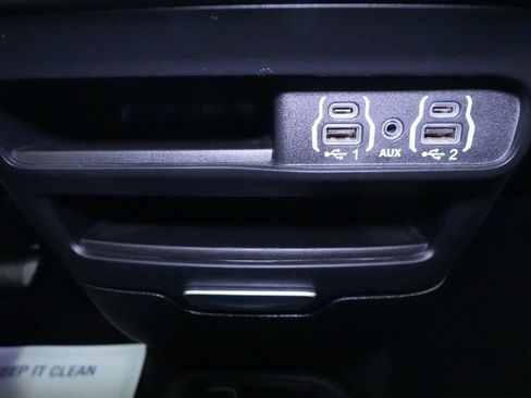 Used 2025 Chrysler Pacifica Select FWD image 35