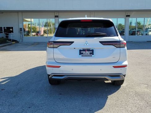 Used 2025 Mitsubishi Outlander SE image 5