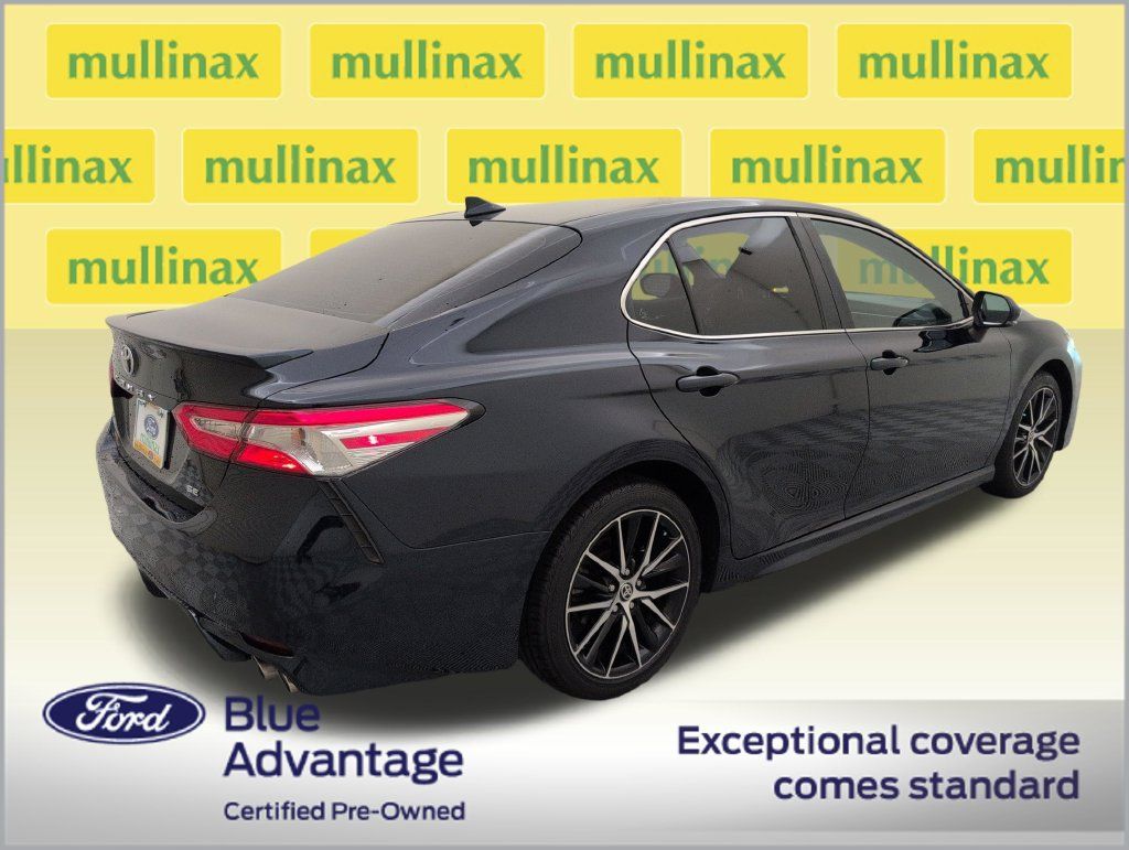 Used 2020 Toyota Camry SE w/ Convenience Package FWD image 3