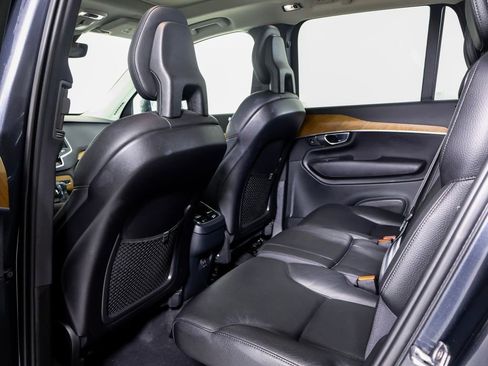Used 2021 Volvo XC90 T6 Momentum w/ Climate Package image 17