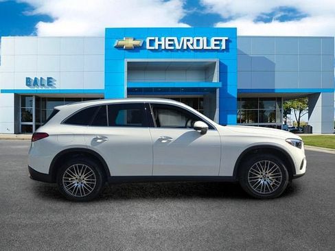 Used 2025 Mercedes-Benz GLC 300 image 2