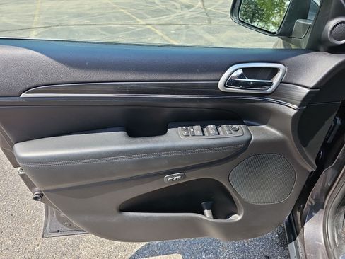 Used 2020 Jeep Grand Cherokee Limited AWD/4WD image 19