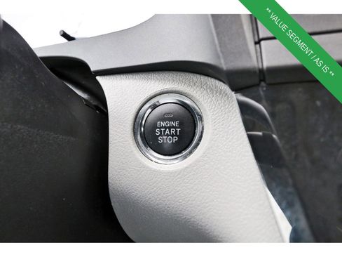 Used 2018 Toyota Sienna XLE image 28