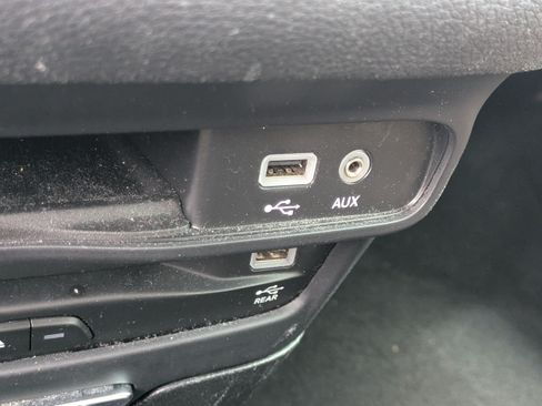 Used 2020 Chrysler Pacifica Limited w/ Advanced Safetytec Group FWD image 31