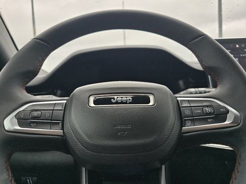 Used 2025 Jeep Compass Trailhawk AWD/4WD image 26