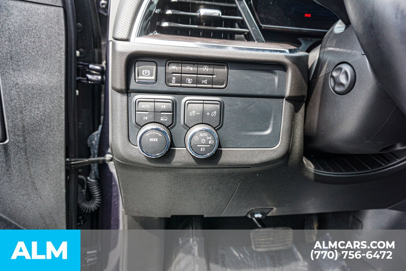Used 2025 Chevrolet Suburban Premier AWD/4WD image 36