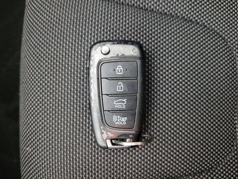 Used 2021 Hyundai Elantra SE FWD image 32