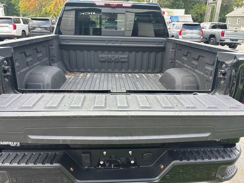 Used 2025 GMC Sierra 1500 AT4 w/ Technology Package AWD/4WD image 26