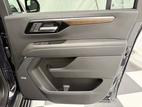 New 2025 Chevrolet Suburban High Country image 28
