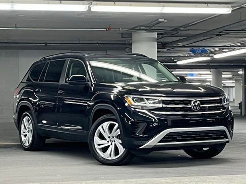 Certified 2023 Volkswagen Atlas SE image 2