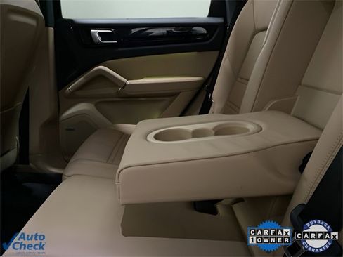 Used 2022 Porsche Cayenne w/ Premium Package image 69