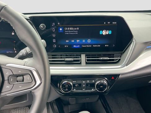 Used 2025 Chevrolet Trax LT w/ LT Convenience Package FWD image 14