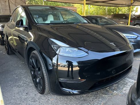 Used 2023 Tesla Model Y Long Range AWD/4WD image 2