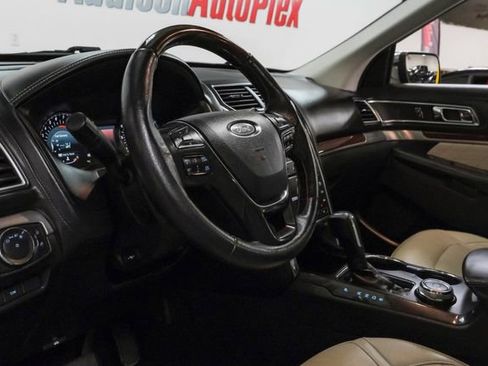 Used 2018 Ford Explorer Platinum image 3