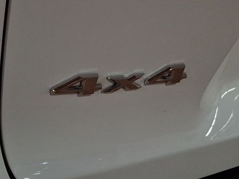 Used 2019 Jeep Cherokee Latitude Plus w/ Comfort/Convenience Group image 26