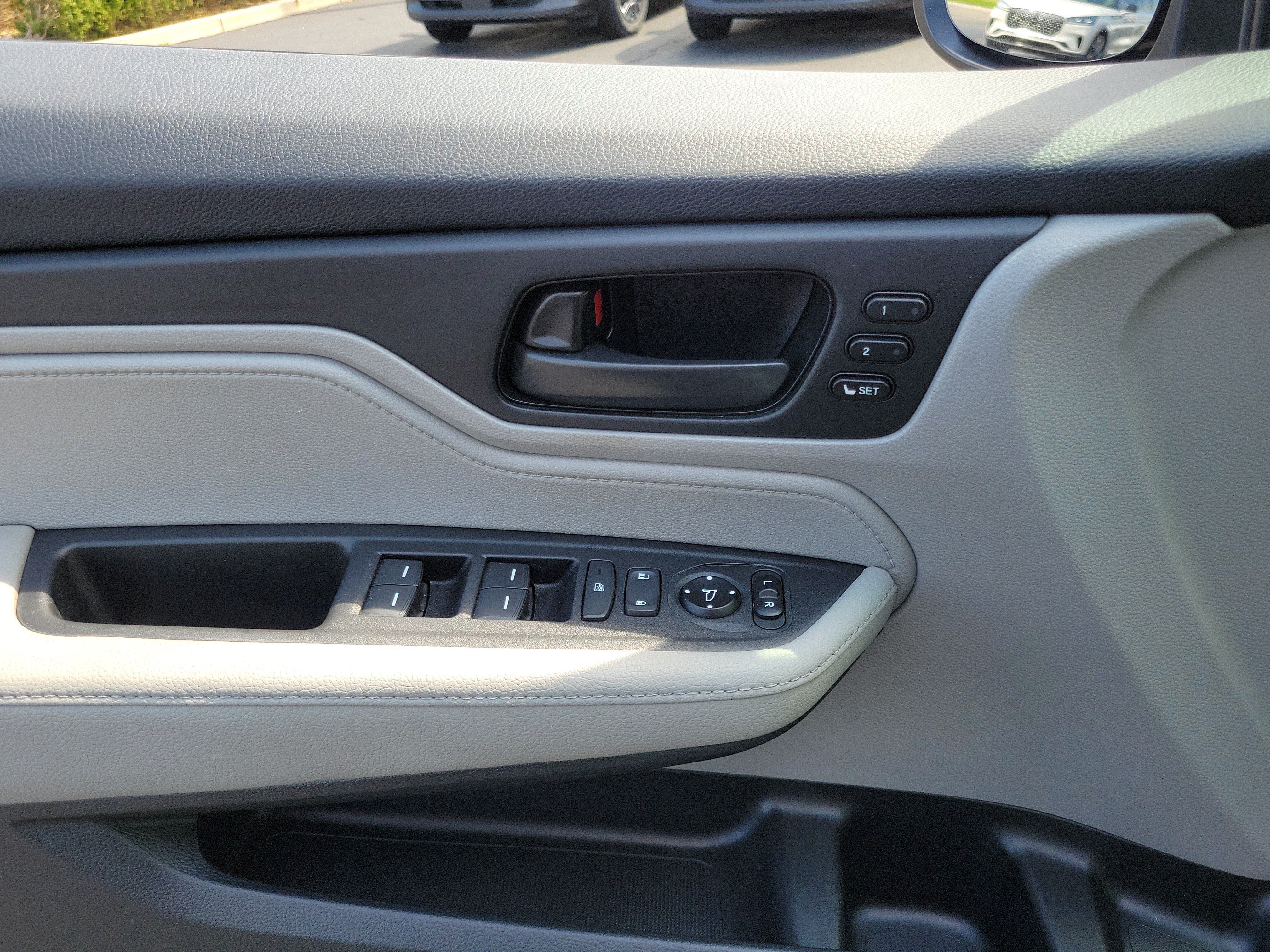 Used 2018 Honda Odyssey EX-L image 17