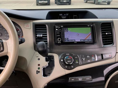 Used 2014 Toyota Sienna LE image 7