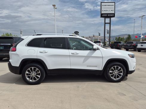 Used 2019 Jeep Cherokee Latitude Plus AWD/4WD image 6