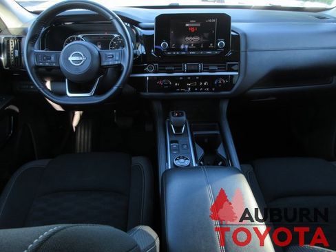 Used 2024 Nissan Pathfinder SV image 10