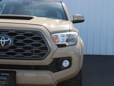 Used 2020 Toyota Tacoma TRD Sport w/ Technology Package AWD/4WD image 13