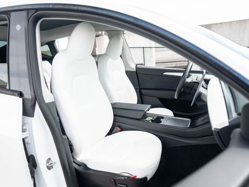 Used 2022 Tesla Model Y Performance image 17