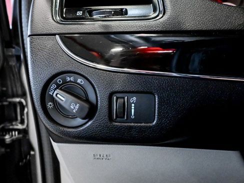 Used 2019 Dodge Grand Caravan SXT w/ Rear Park Assist Package image 37