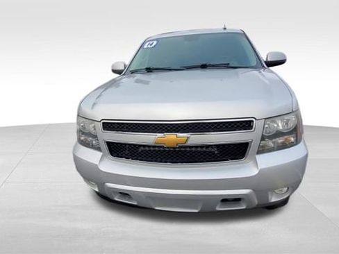 Used 2014 Chevrolet Suburban LT image 3