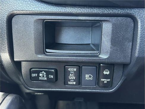 Used 2019 Toyota Tacoma TRD Off-Road AWD/4WD image 27
