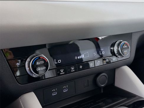 New 2025 Mitsubishi Outlander SE image 15