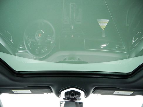 New 2026 Porsche Macan image 23