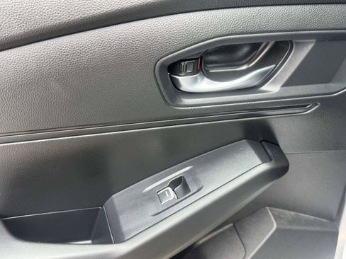 Used 2025 Honda Accord LX image 38