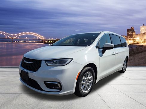 Certified 2023 Chrysler Pacifica Touring-L image 1