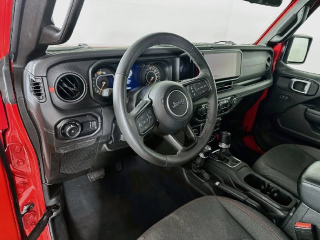 Used 2025 Jeep Wrangler Unlimited Rubicon w/ Convenience Group AWD/4WD image 18