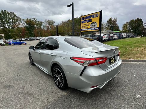 Used 2018 Toyota Camry SE image 7
