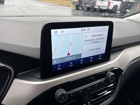 Used 2022 Ford Escape SE w/ SE Sport Appearance Package image 21