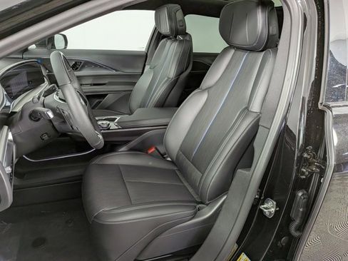 New 2026 Cadillac Lyriq Luxury image 16