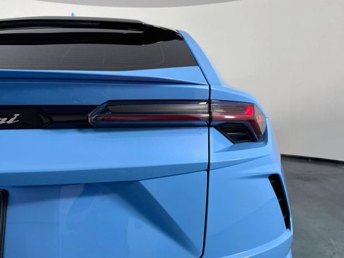 Used 2022 Lamborghini Urus AWD/4WD image 48
