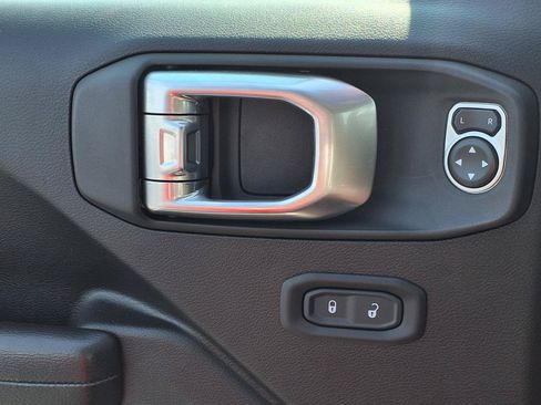 Used 2019 Jeep Wrangler Sport AWD/4WD image 19
