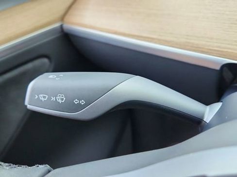 Used 2024 Tesla Model Y Long Range image 39