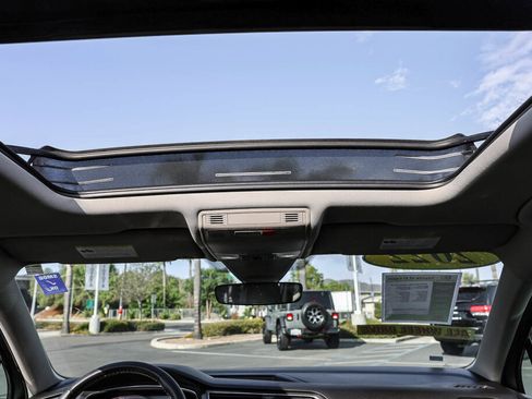 Used 2022 Volkswagen Tiguan SE AWD/4WD image 6