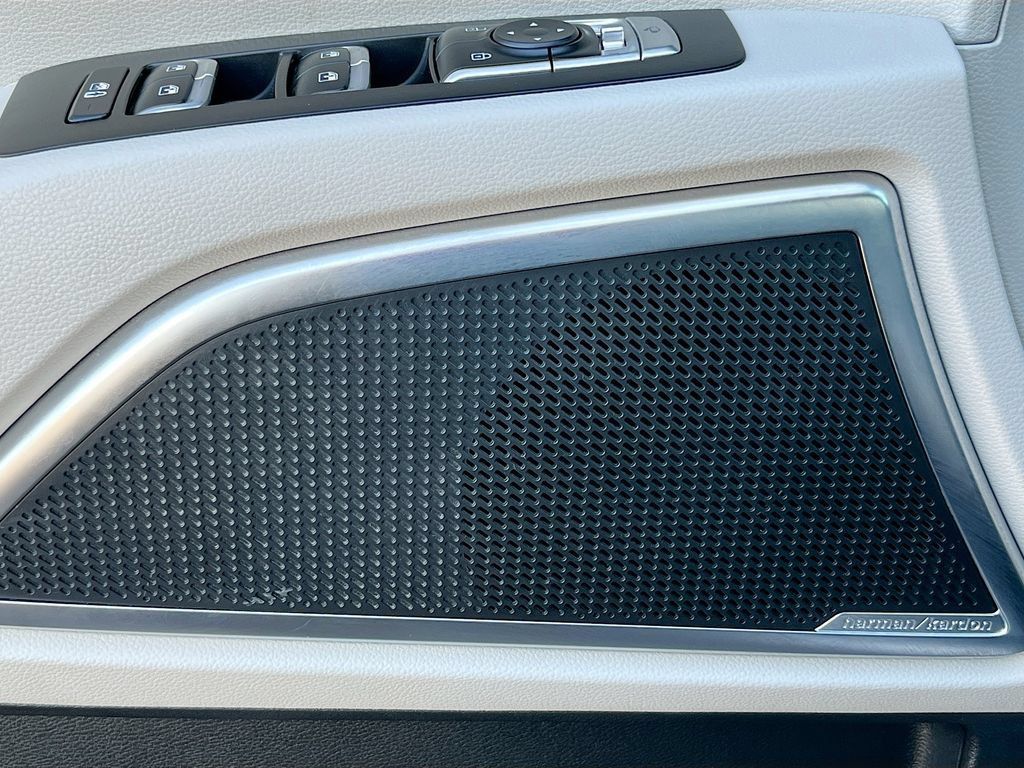 Used 2022 Kia Telluride SX w/ Nightfall Edition Package AWD/4WD image 19