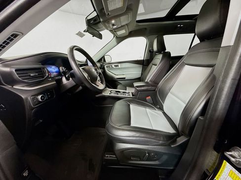 Used 2023 Ford Explorer XLT w/ Equipment Group 202A AWD/4WD image 20