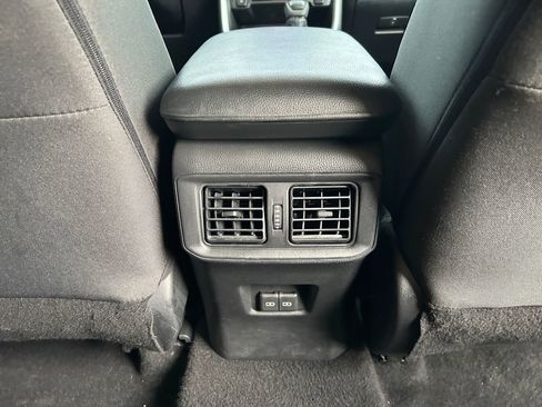 Used 2024 Toyota RAV4 XLE FWD image 20