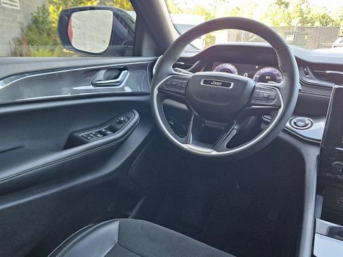 Used 2023 Jeep Grand Cherokee L Laredo AWD/4WD image 9