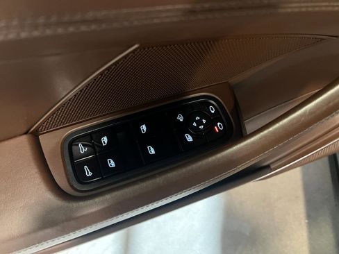 Used 2020 Porsche Panamera 4S image 27