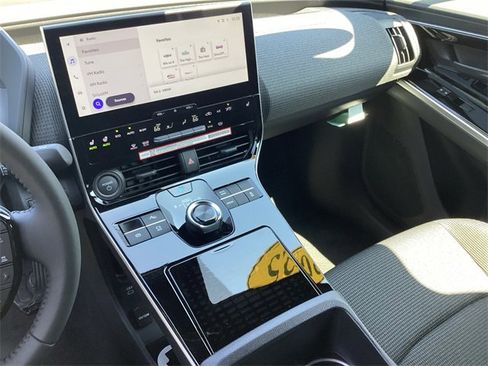 Used 2025 Toyota bZ4X FWD image 23