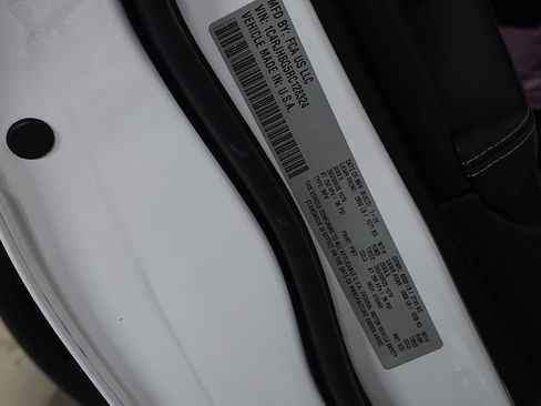 Used 2024 Jeep Grand Cherokee Limited w/ Luxury Tech Group II image 39