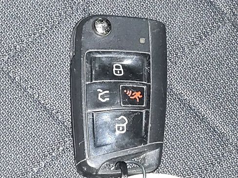 Used 2020 Volkswagen Atlas Cross Sport S image 32